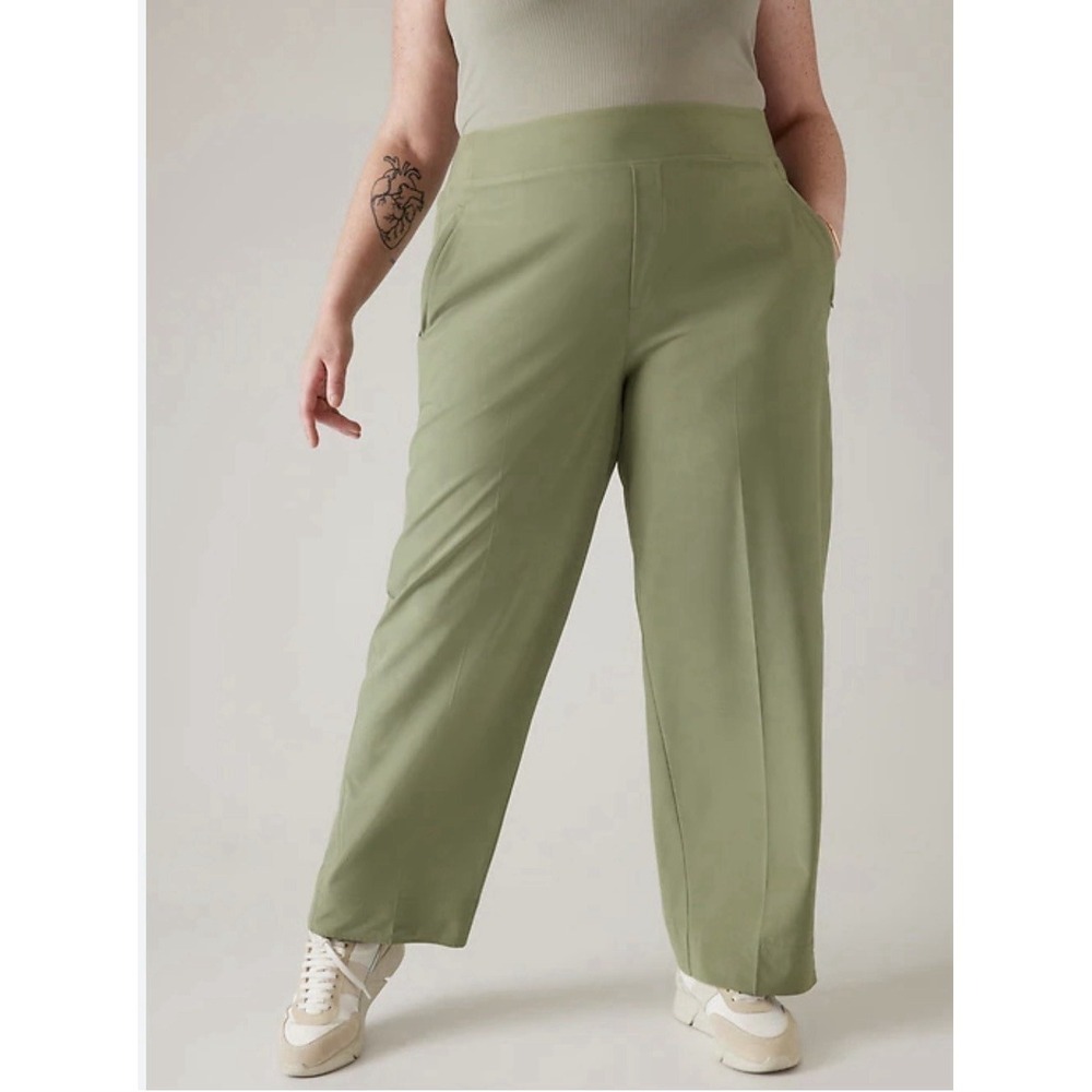 Athleta Size 18 Olive Green Athletic Professional Pants Pockets Lightweight